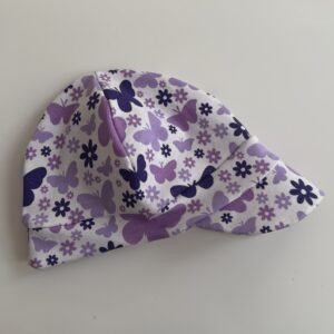 Nokaga müts sädelevad liblikad